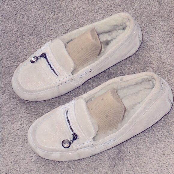 Ugg Ansley Charm Slippers! - Picture 7 of 8